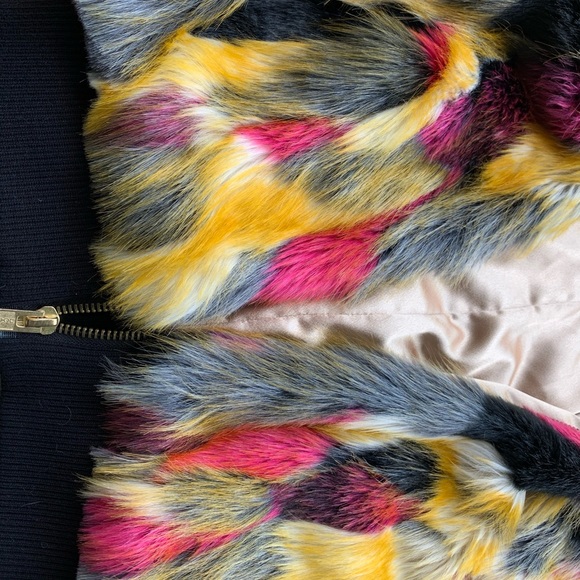 Spirithoods Monarch Crop ♥️ - Picture 4 of 15